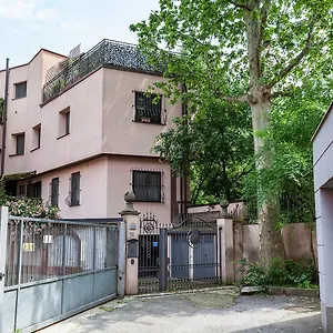 Duplex Luminoso In Zona Residenziale Milano